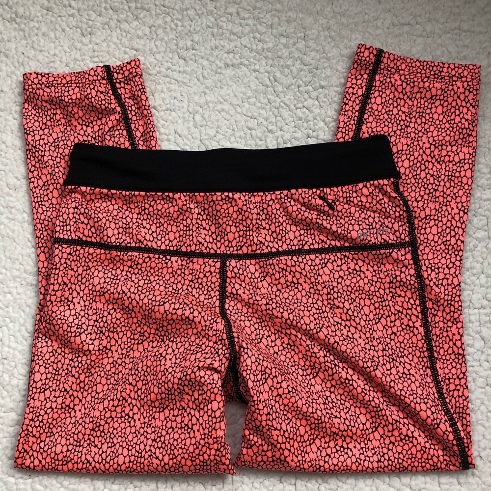 Nike Dri-Fit Women’s Cropped Legging - Picture 4 of 5